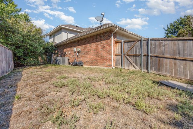 2514 Fallview Lane, Carrollton, TX 75007