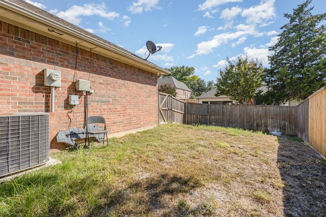2514 Fallview Lane, Carrollton, TX 75007