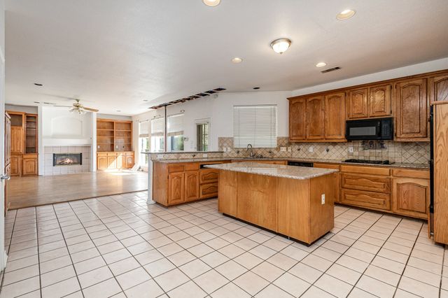 2514 Fallview Lane, Carrollton, TX 75007