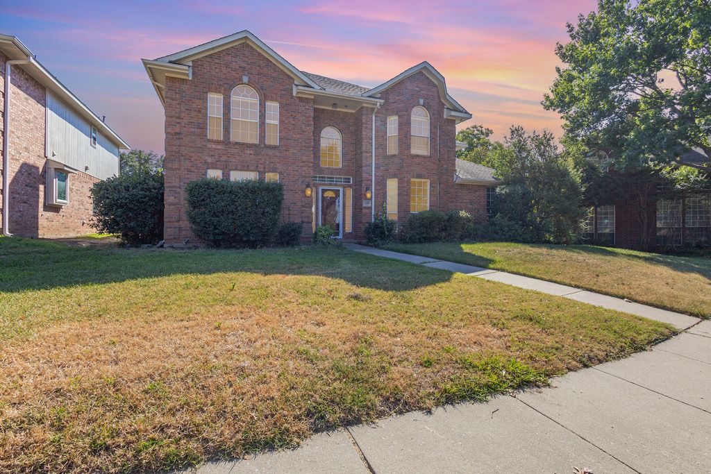 2514 Fallview Lane, Carrollton, TX 75007