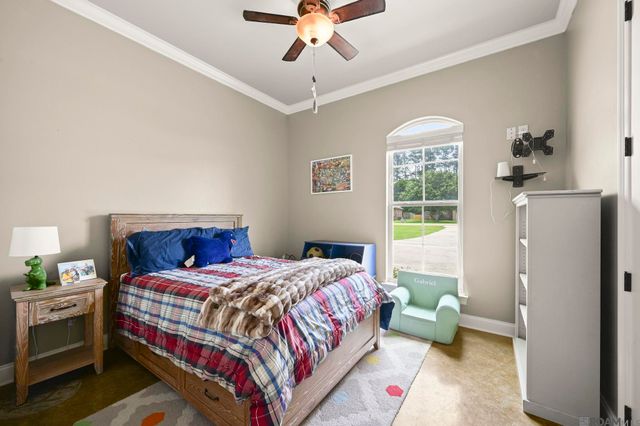 32953 Fox Run Dr, Walker, LA 70785