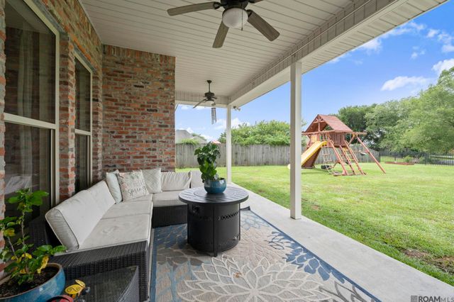 32953 Fox Run Dr, Walker, LA 70785