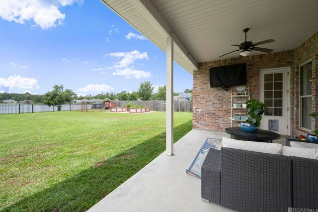 32953 Fox Run Dr, Walker, LA 70785