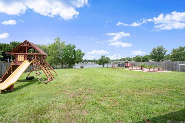 32953 Fox Run Dr, Walker, LA 70785