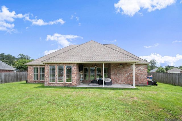 32953 Fox Run Dr, Walker, LA 70785