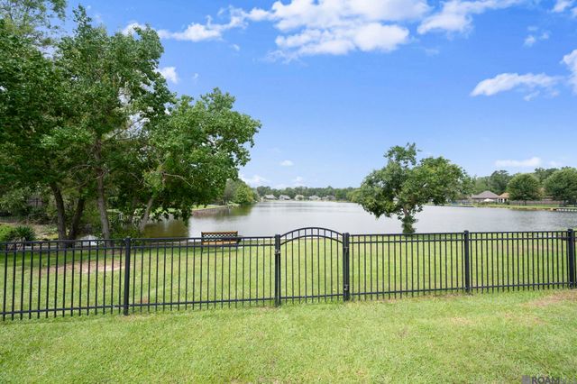 32953 Fox Run Dr, Walker, LA 70785