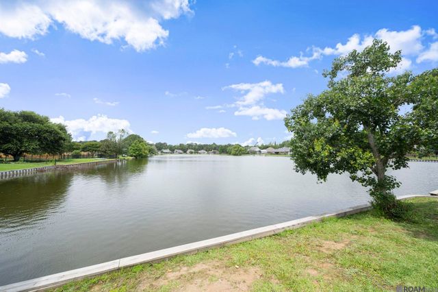 32953 Fox Run Dr, Walker, LA 70785