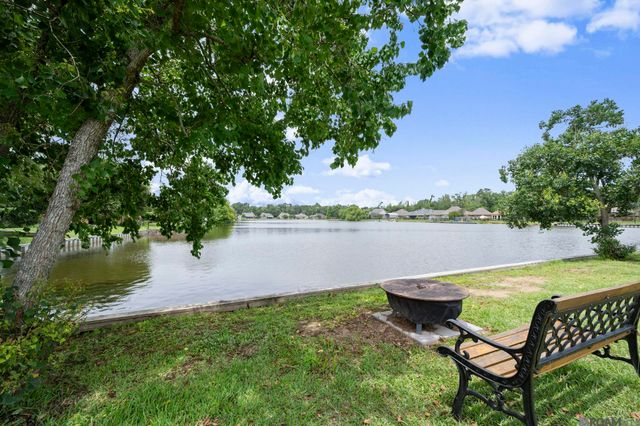 32953 Fox Run Dr, Walker, LA 70785