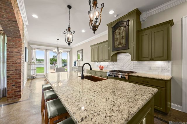 32953 Fox Run Dr, Walker, LA 70785