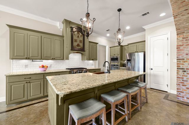 32953 Fox Run Dr, Walker, LA 70785