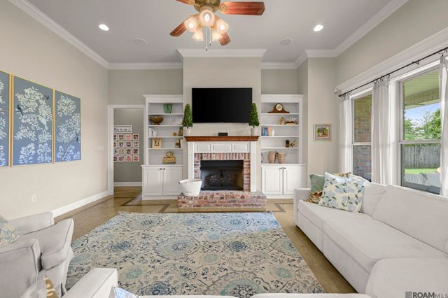32953 Fox Run Dr, Walker, LA 70785