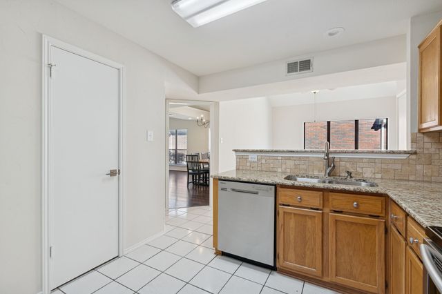 2904 Hunters Point Lane, Carrollton, TX 75007