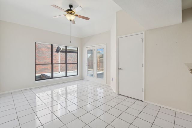 2904 Hunters Point Lane, Carrollton, TX 75007