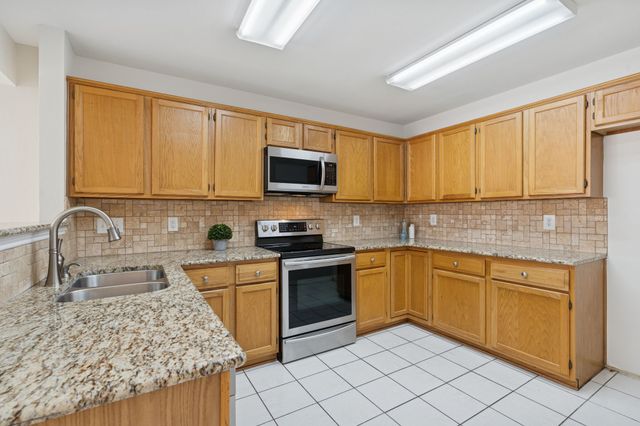 2904 Hunters Point Lane, Carrollton, TX 75007