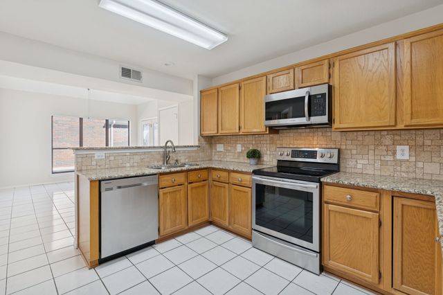 2904 Hunters Point Lane, Carrollton, TX 75007