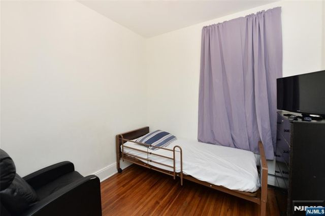 6 May Street, Wallington, NJ 07057