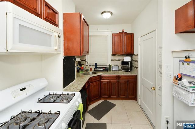 6 May Street, Wallington, NJ 07057