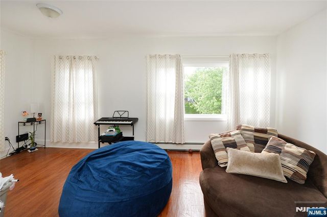 6 May Street, Wallington, NJ 07057