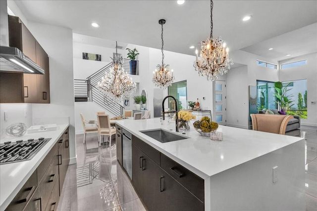 141 Blue Moon Drive, Palm Springs, CA 92262