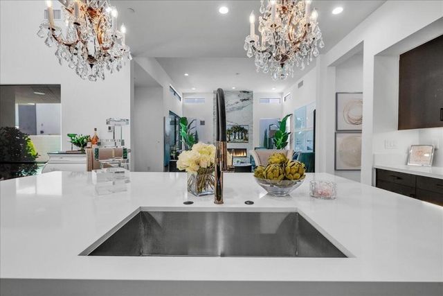 141 Blue Moon Drive, Palm Springs, CA 92262