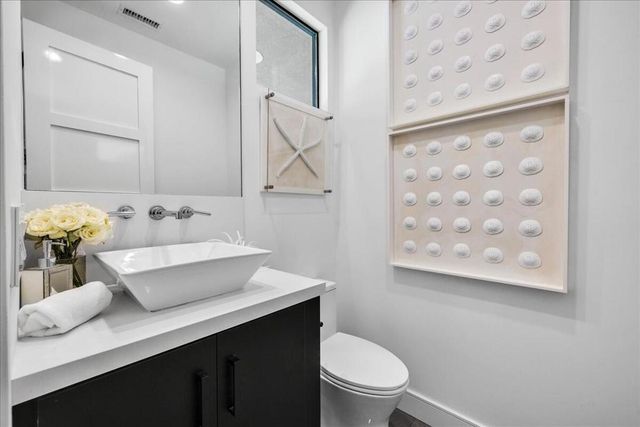 141 Blue Moon Drive, Palm Springs, CA 92262