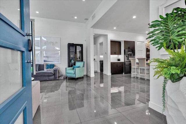 141 Blue Moon Drive, Palm Springs, CA 92262