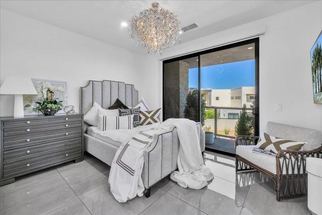 141 Blue Moon Drive, Palm Springs, CA 92262
