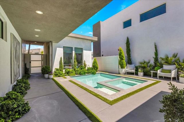 141 Blue Moon Drive, Palm Springs, CA 92262
