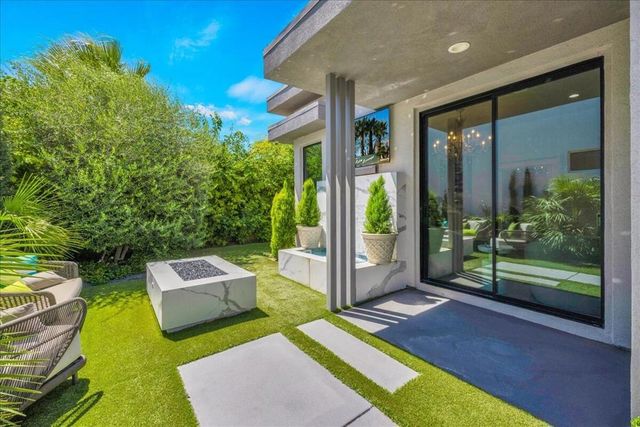 141 Blue Moon Drive, Palm Springs, CA 92262