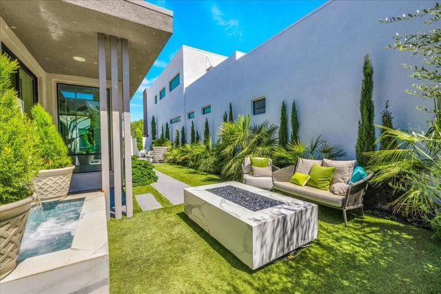 141 Blue Moon Drive, Palm Springs, CA 92262