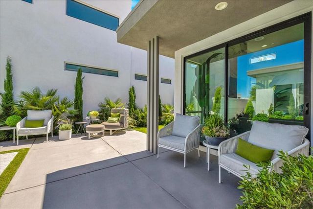 141 Blue Moon Drive, Palm Springs, CA 92262
