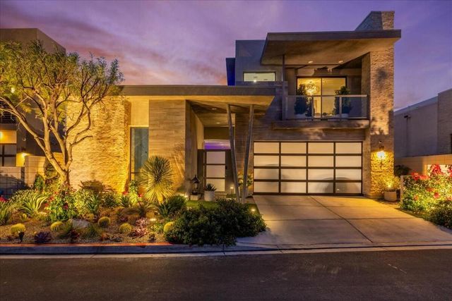 141 Blue Moon Drive, Palm Springs, CA 92262