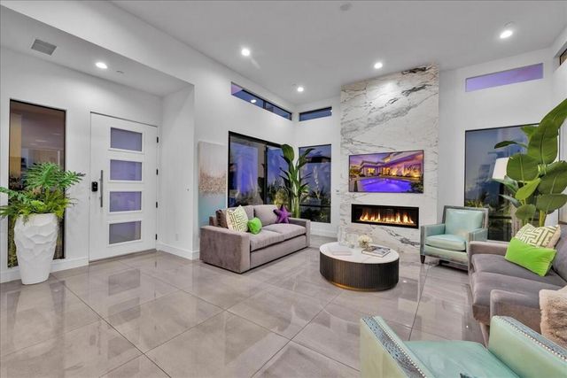 141 Blue Moon Drive, Palm Springs, CA 92262