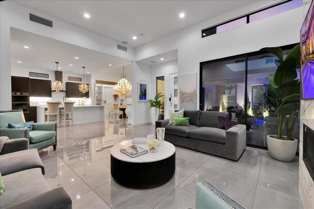 141 Blue Moon Drive, Palm Springs, CA 92262