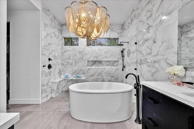 141 Blue Moon Drive, Palm Springs, CA 92262