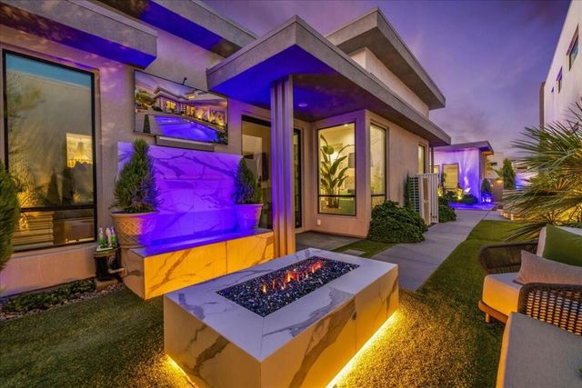 141 Blue Moon Drive, Palm Springs, CA 92262