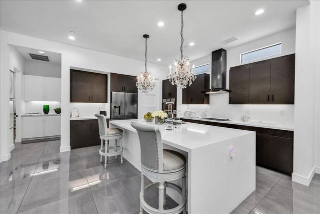 141 Blue Moon Drive, Palm Springs, CA 92262