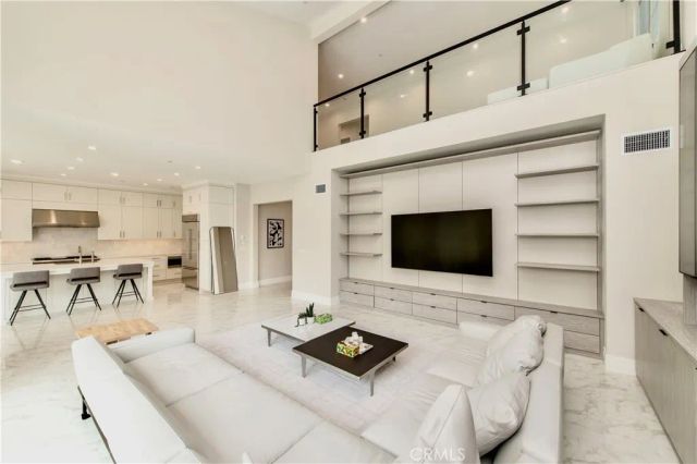 207 Coal Mine, Irvine, CA 92602