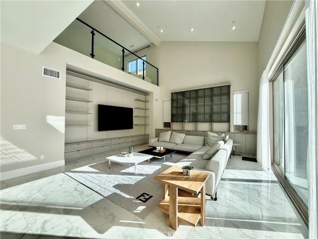 207 Coal Mine, Irvine, CA 92602
