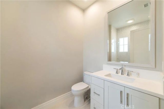 207 Coal Mine, Irvine, CA 92602