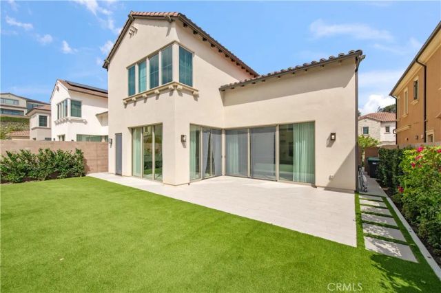 207 Coal Mine, Irvine, CA 92602