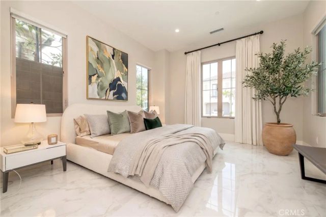 207 Coal Mine, Irvine, CA 92602