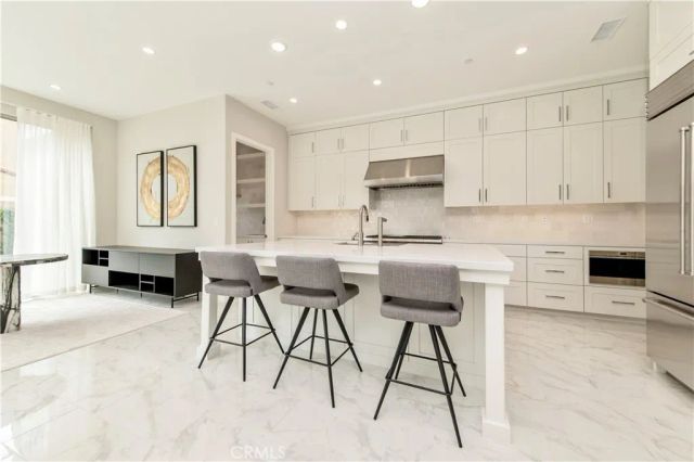 207 Coal Mine, Irvine, CA 92602
