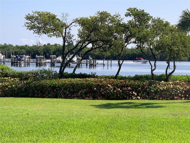 6102 SE Landing Way 14, Stuart, FL 34997