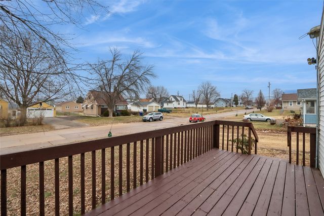 925 21st Avenue SW, Cedar Rapids, IA 52404