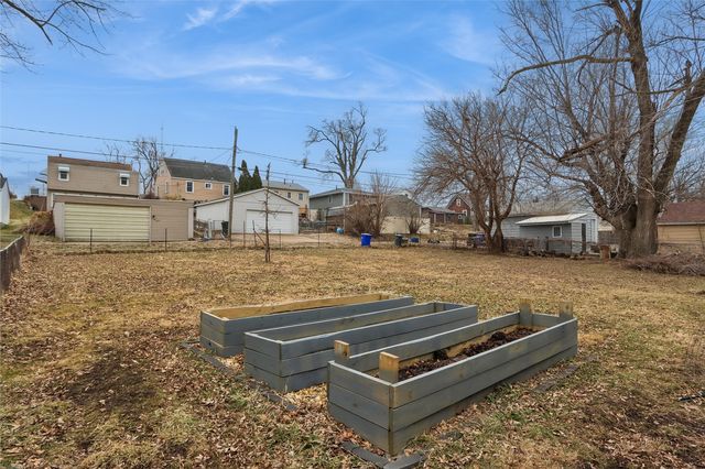 925 21st Avenue SW, Cedar Rapids, IA 52404