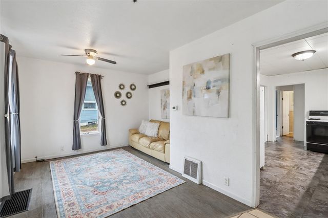 925 21st Avenue SW, Cedar Rapids, IA 52404