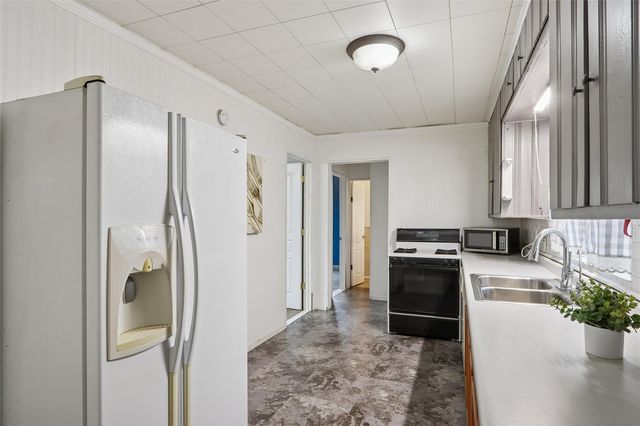 925 21st Avenue SW, Cedar Rapids, IA 52404