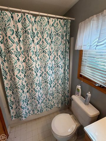 16990 Martin Road, Roseville, MI 48066