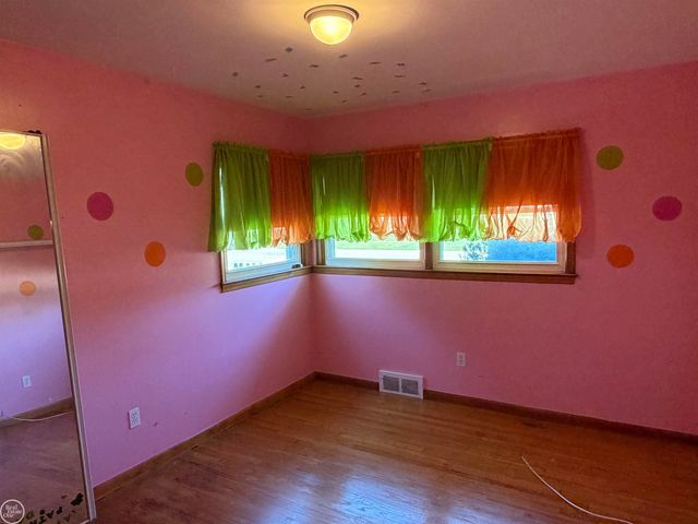 16990 Martin Road, Roseville, MI 48066